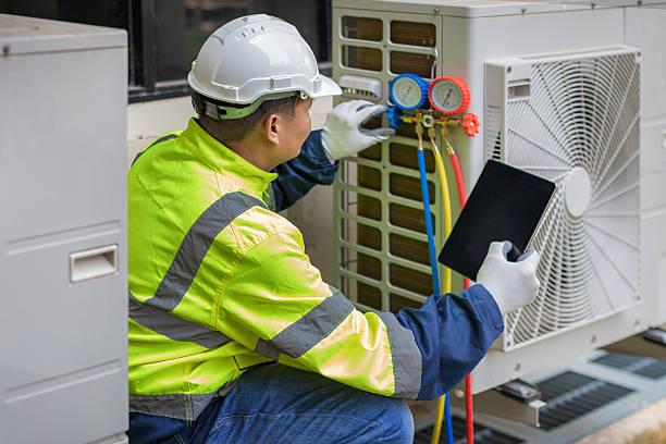 Professional Hvac technician working in Lincoln, DE